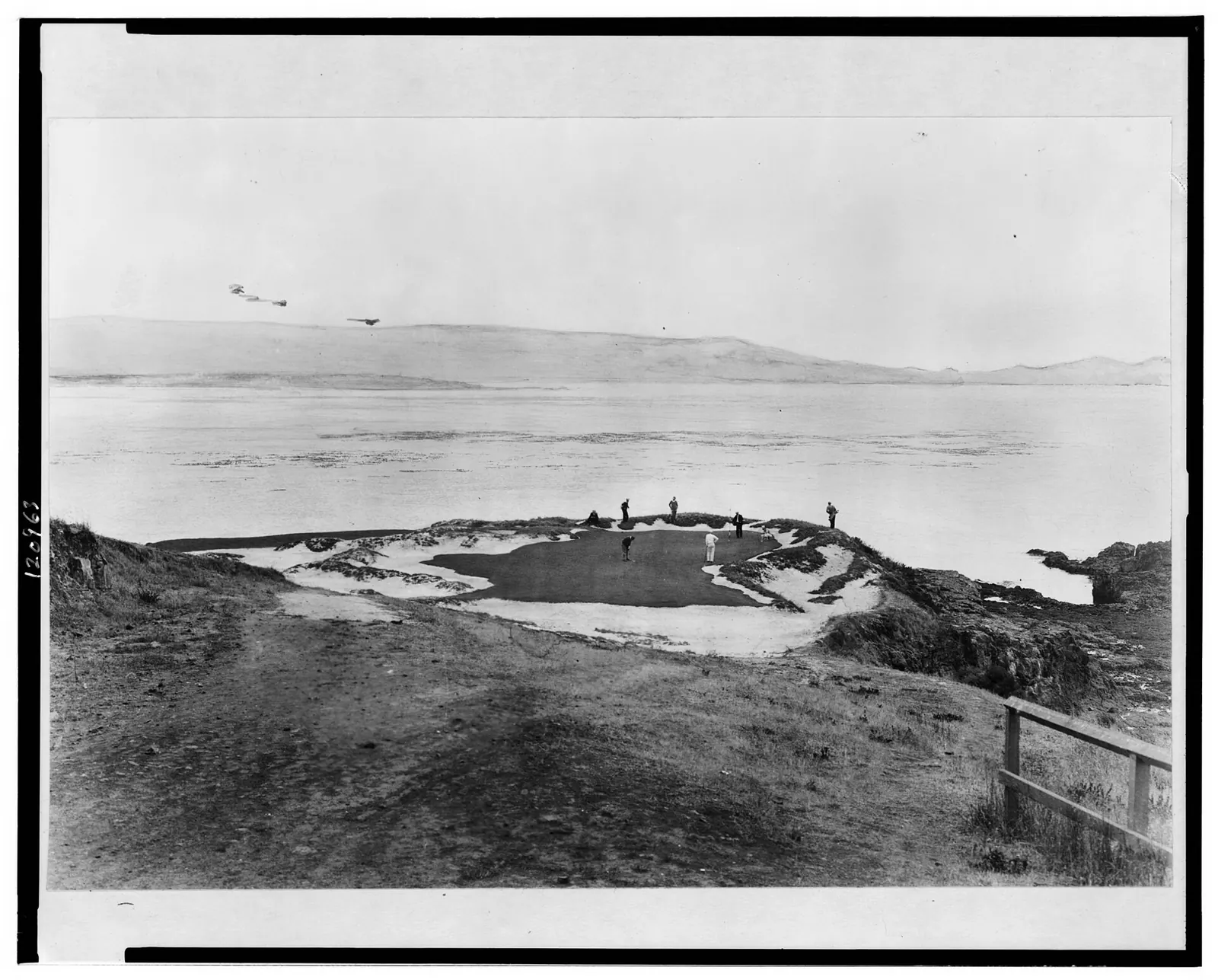 7th hole, Pebble Beach Golf Course, Del Monte, Calif. LCCN98509583 — Pebble Beach Golf Links